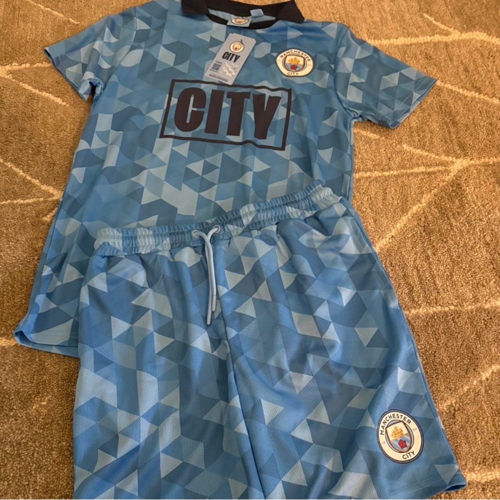 Kids Manchester United Blue Soccer Shirt and Shorts Set BRAND NEW